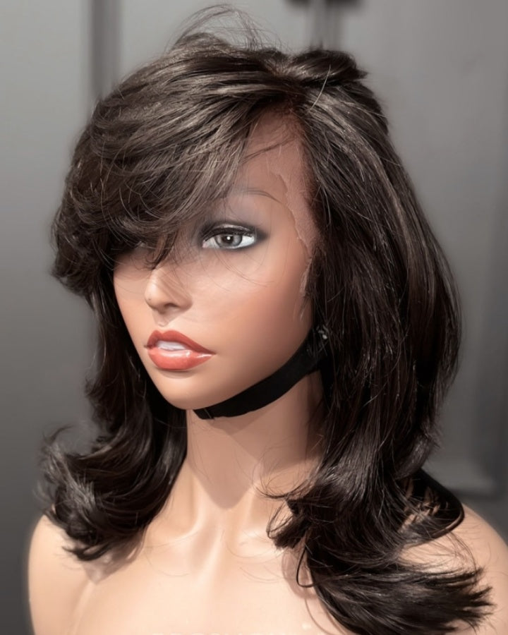 Perruque Lace Front noire naturelle ondulée dégradée avec frange sur le côté
