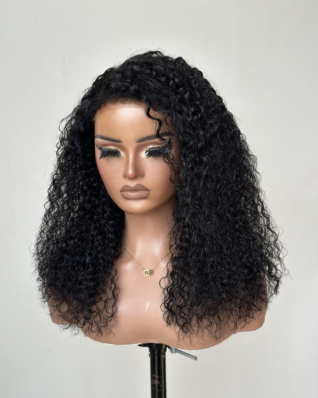 Perruque à bordure frontale en dentelle avec des boucles crépues réalistes