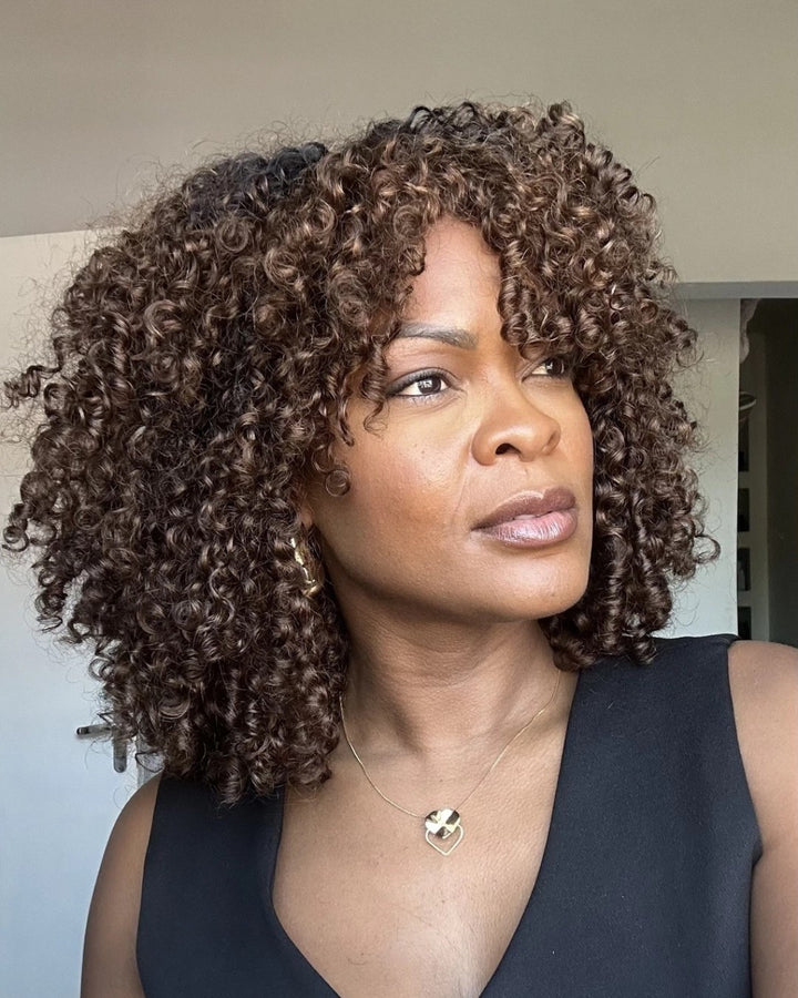 Perruque sans colle avec frange bouclée chocolat doré