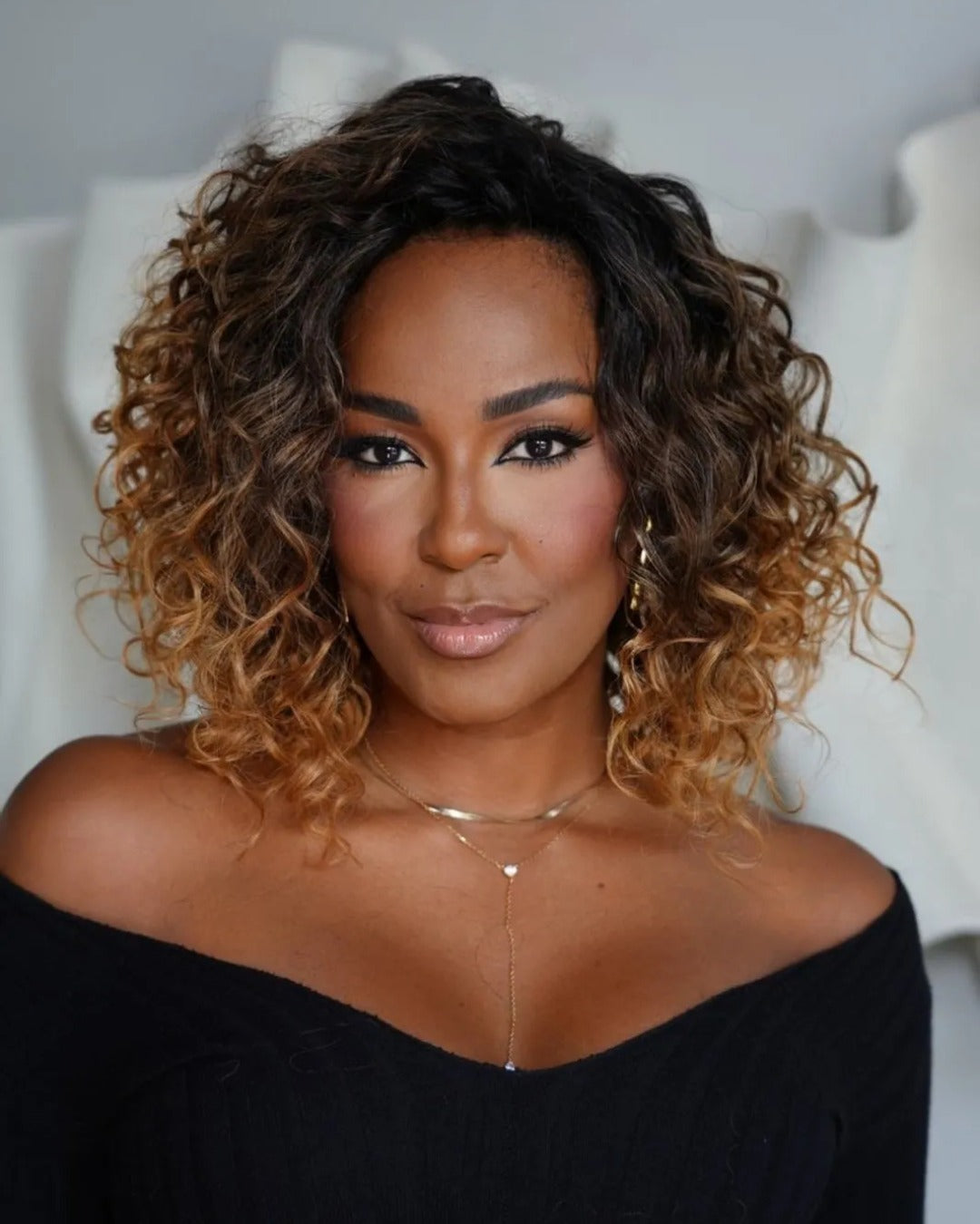 Perruque de cheveux humains bouclés blond doré ombré