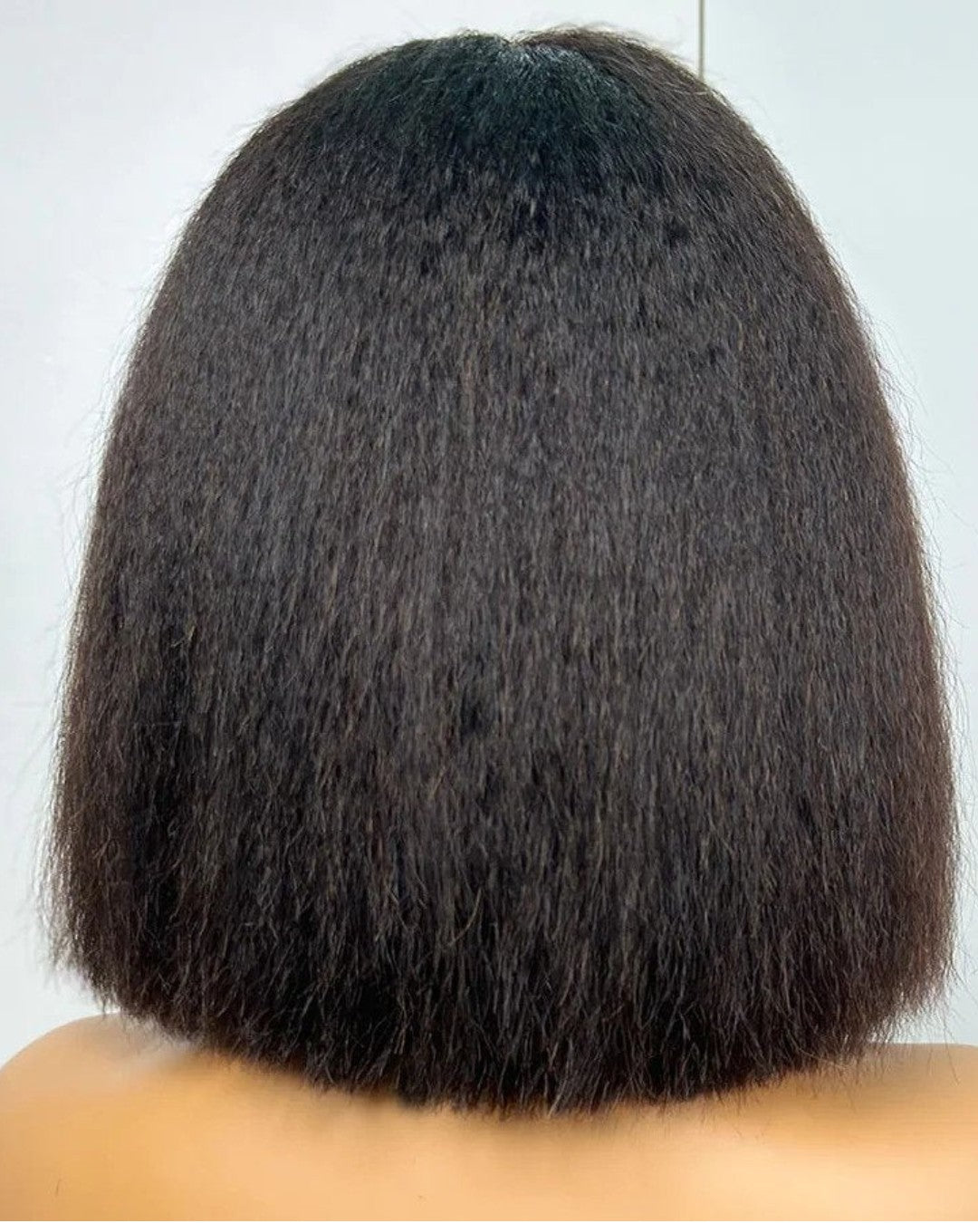 Perruque réaliste à bords courts en dentelle HD pour cheveux crépus