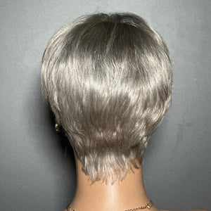 Perruque de cheveux humains sans colle coupe Pixie gris cendré avec frange