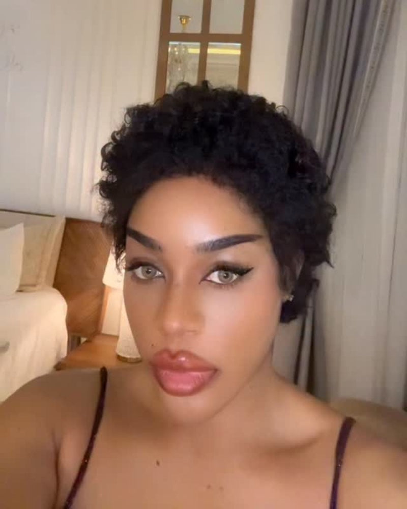 Perruque Lace Front noire naturelle bouclée avec ligne frontale hybride
