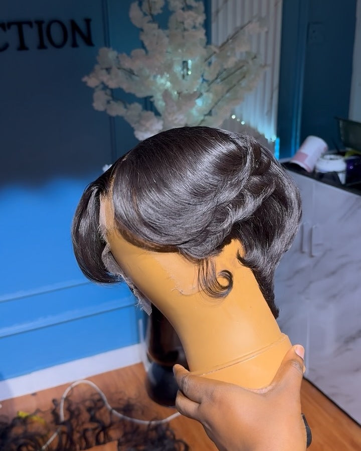 Perruque courte pixie à raie au milieu et dégradée avec front en dentelle