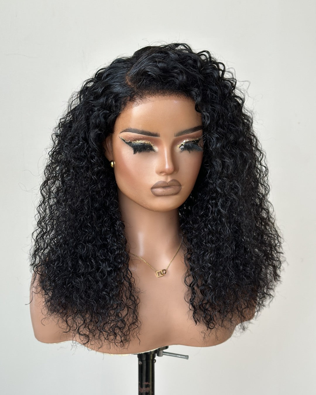 Perruque à bordure frontale en dentelle avec des boucles crépues réalistes