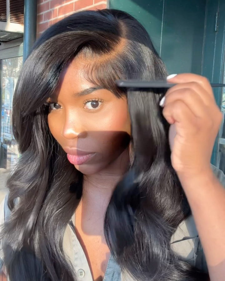 Perruque à dentelle avec longue frange séparée sur le côté