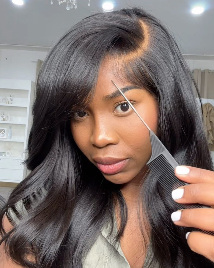 Perruque à dentelle avec longue frange séparée sur le côté