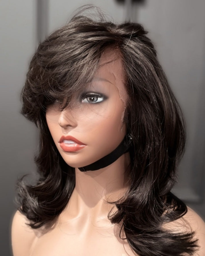 Perruque Lace Front noire naturelle ondulée dégradée avec frange sur le côté