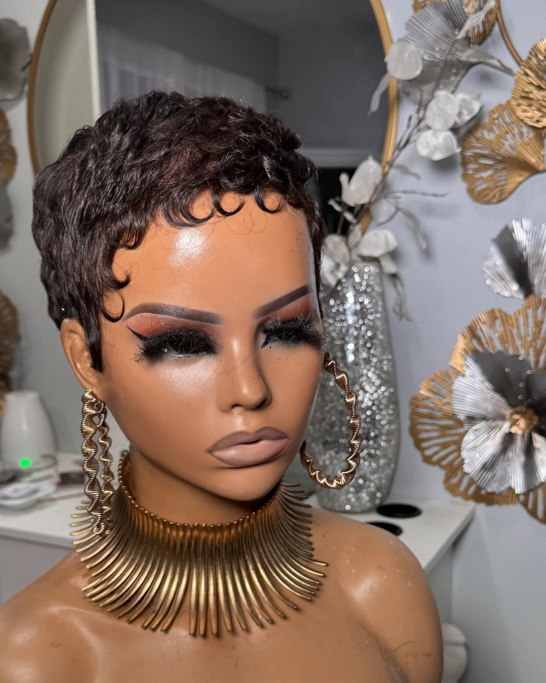 Perruque courte pixie avec raie sur le côté et dentelle intégrale