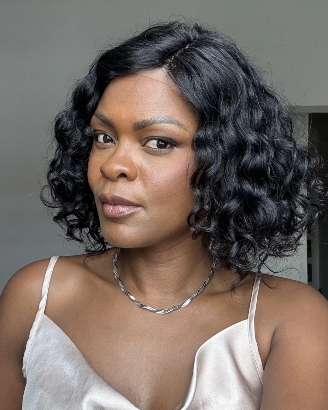 Perruque à fermeture en dentelle 5x5 avec boucles ondulées