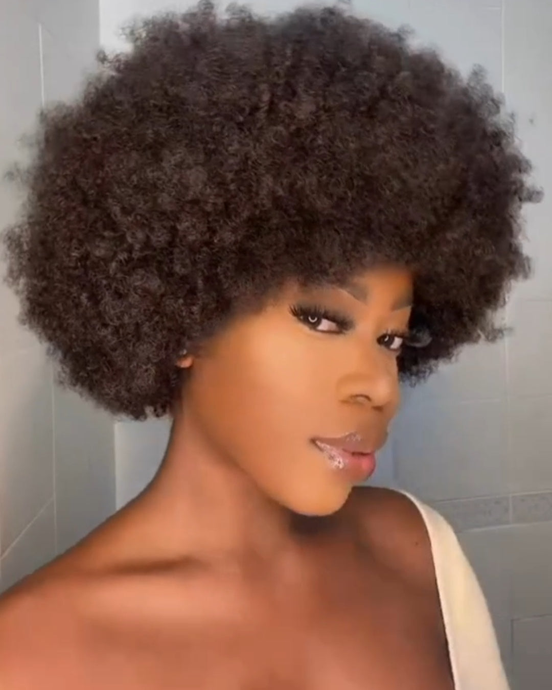 Perruque frontale en dentelle 13x4 afro crépue bouclée