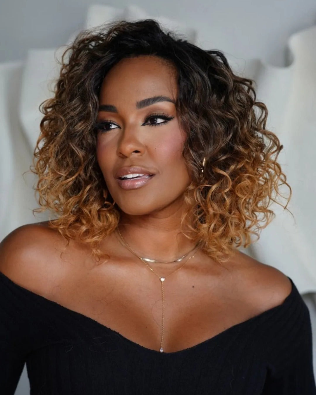 Perruque de cheveux humains bouclés blond doré ombré