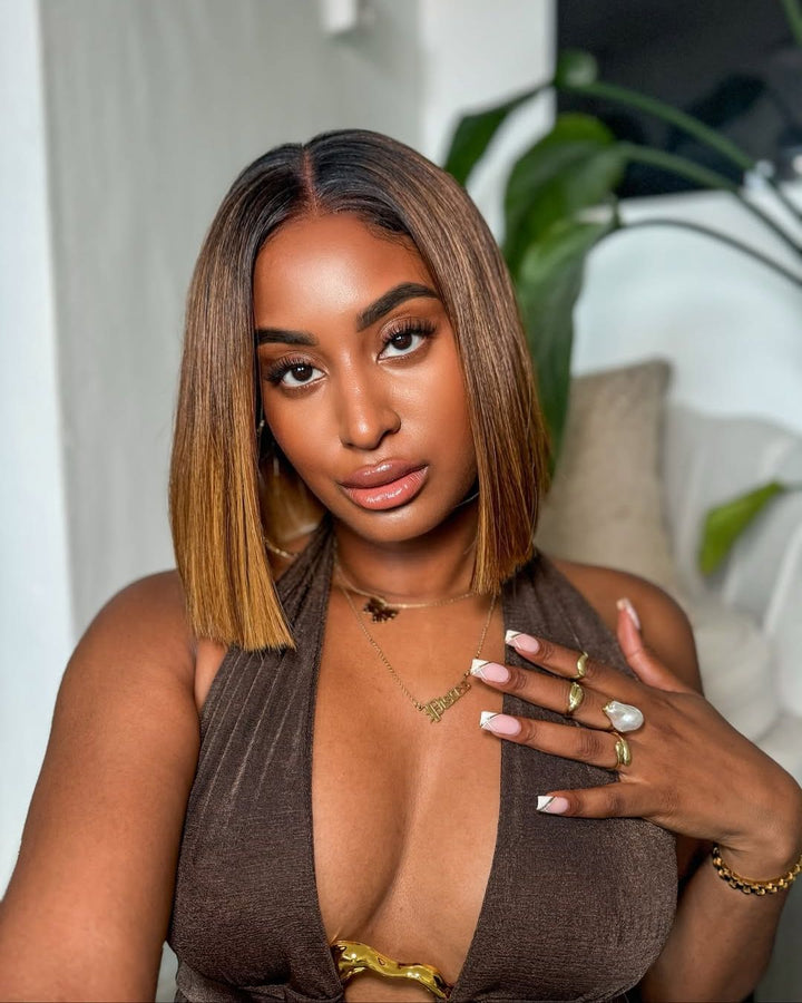 Perruque en dentelle HD avec mèches brunes ombrées et bonnet ajustable