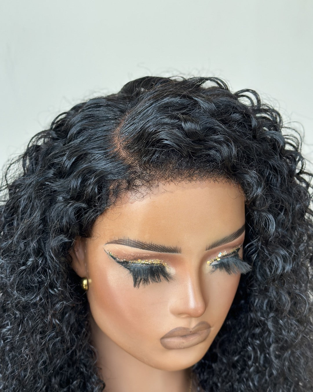 Perruque à bordure frontale en dentelle avec des boucles crépues réalistes