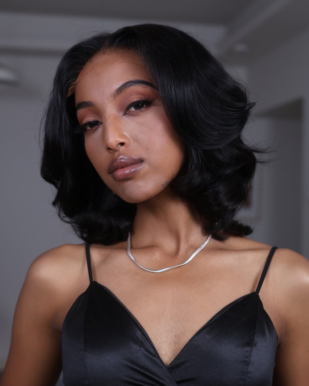 Perruque en dentelle pré-découpée 5x5 avec mèches ondulées et volumineuses