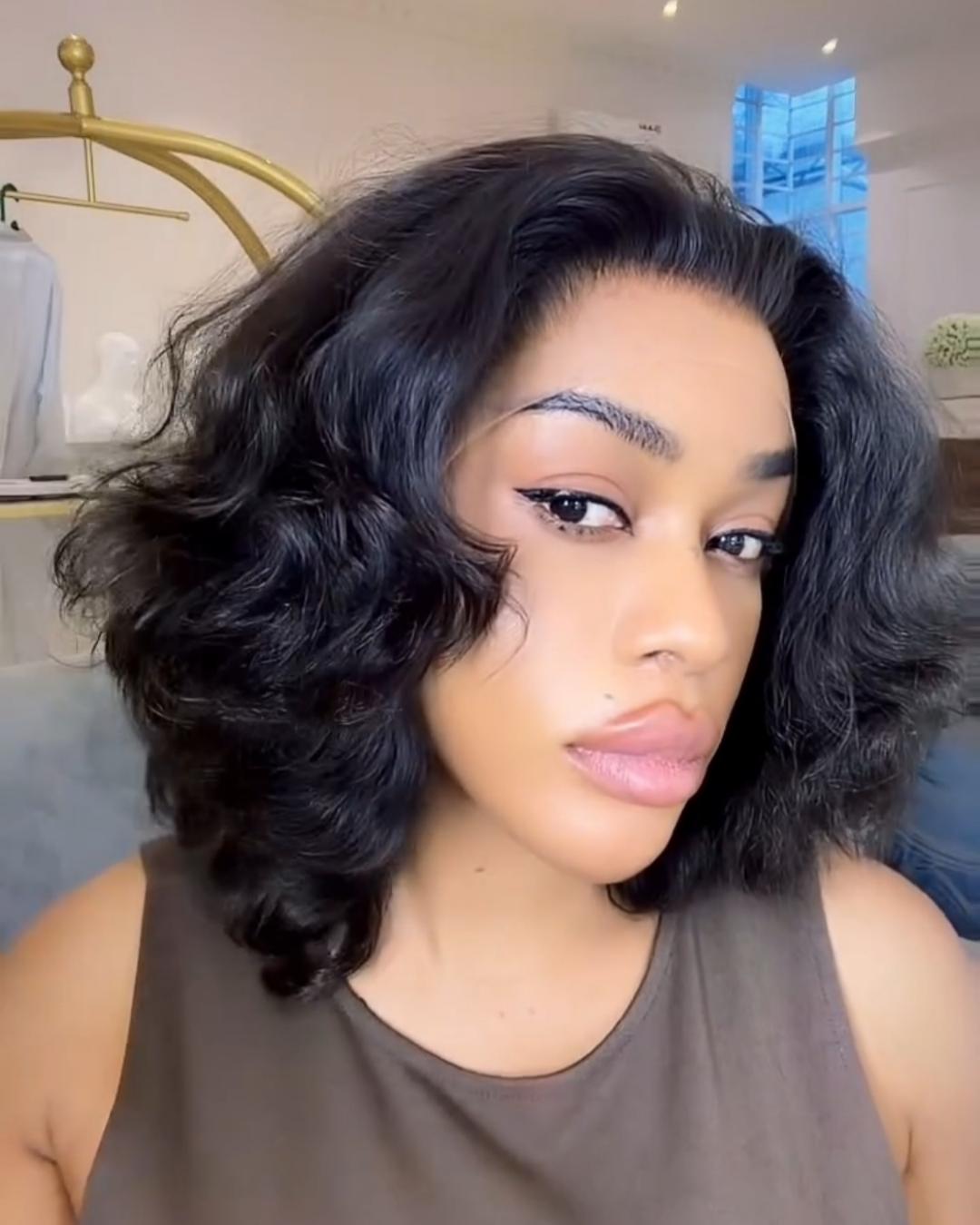 Perruque en dentelle 13x4 avec ondulations naturelles et superposées